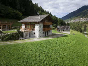 Lòni Lodge: eleganti appartamenti in una baita di montagna immersa nella natura a due passi dal paese di Vermiglio, nella splendida Val di Sole in Trentino