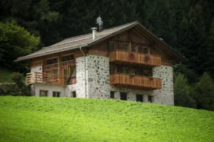 Lòni Lodge: eleganti appartamenti in una baita di montagna immersa nella natura a due passi dal paese di Vermiglio, nella splendida Val di Sole in Trentino