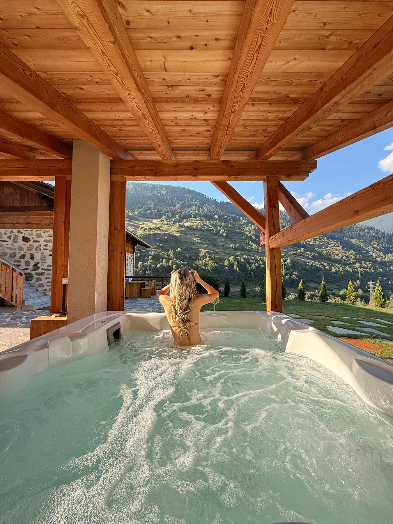 Lòni Lodge - Vermiglio (Trentino). Jacuzzi panoramica esterna Lòni Lodge - Vermiglio (Trentino). Jacuzzi panoramica esterna